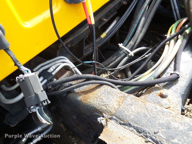 image for item DL0769 2004 GMC C7500  truck cab and chassis