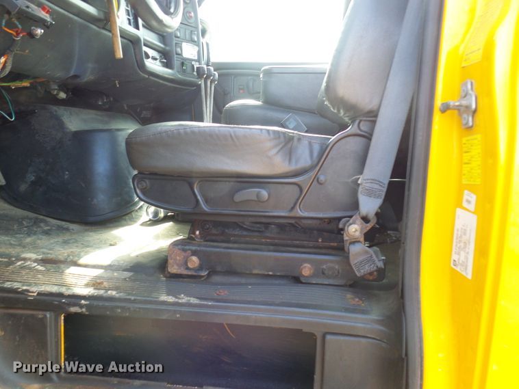 image for item DL0769 2004 GMC C7500  truck cab and chassis