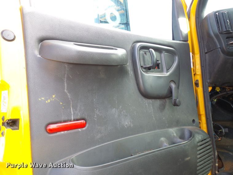 image for item DL0769 2004 GMC C7500  truck cab and chassis