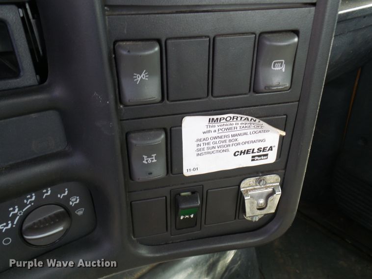 image for item DL0769 2004 GMC C7500  truck cab and chassis