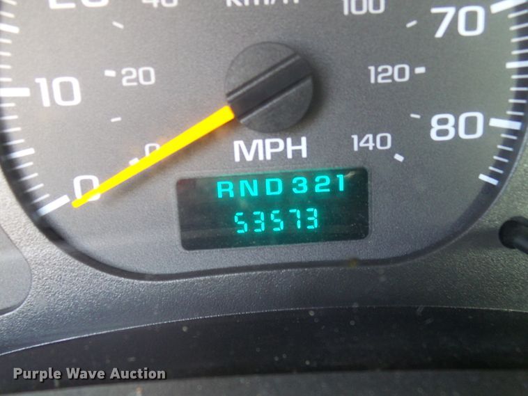 image for item DL0769 2004 GMC C7500  truck cab and chassis