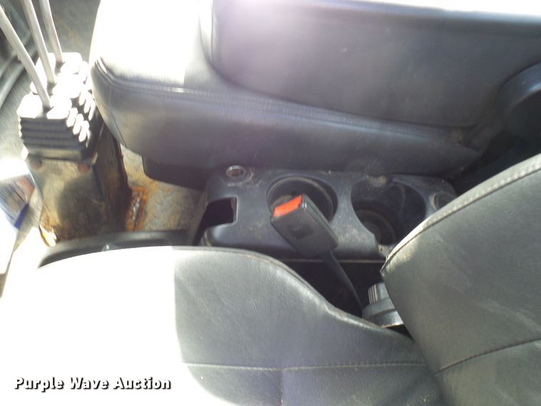 image for item DL0769 2004 GMC C7500  truck cab and chassis