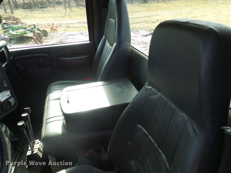 image for item DL0769 2004 GMC C7500  truck cab and chassis