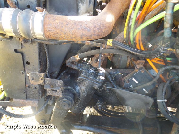 image for item DL0769 2004 GMC C7500  truck cab and chassis