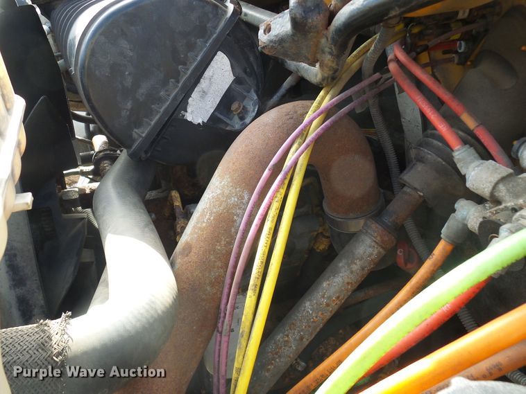 image for item DL0769 2004 GMC C7500  truck cab and chassis