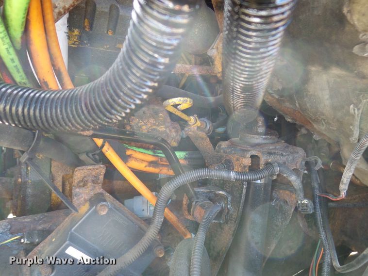 image for item DL0769 2004 GMC C7500  truck cab and chassis