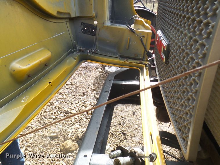 image for item DL0769 2004 GMC C7500  truck cab and chassis