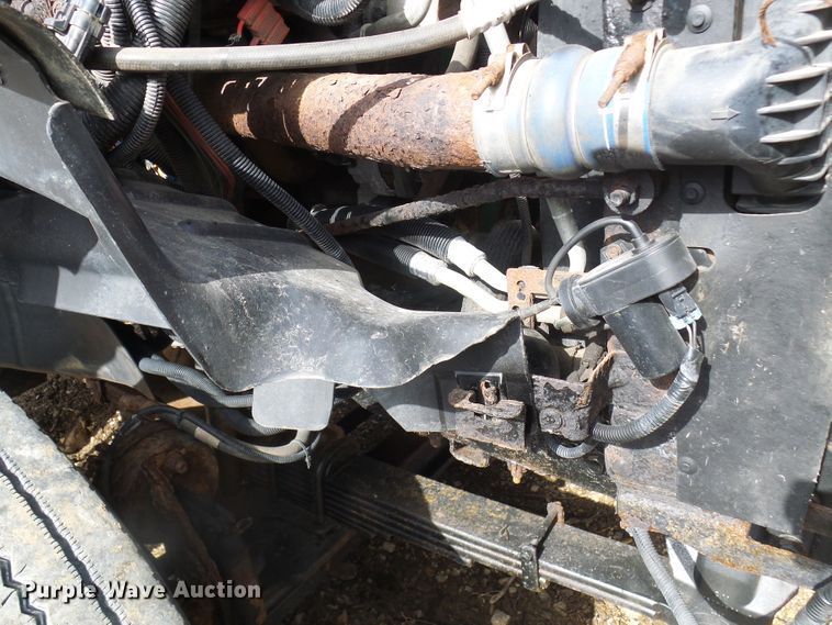 image for item DL0769 2004 GMC C7500  truck cab and chassis