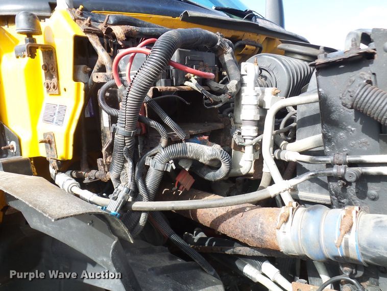 image for item DL0769 2004 GMC C7500  truck cab and chassis