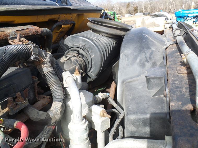 image for item DL0769 2004 GMC C7500  truck cab and chassis