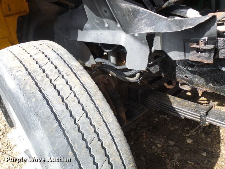 image for item DL0769 2004 GMC C7500  truck cab and chassis