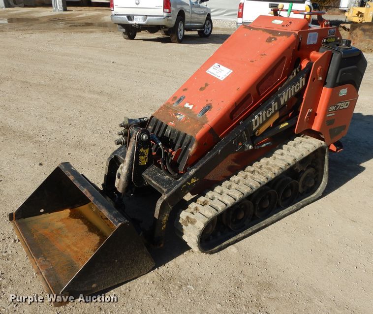 image for item DL2038 2015 Ditch Witch SK750  compact utility loader
