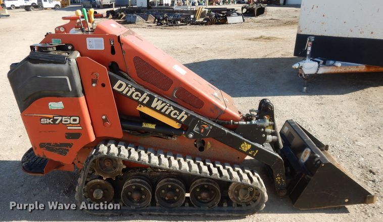 image for item DL2038 2015 Ditch Witch SK750  compact utility loader