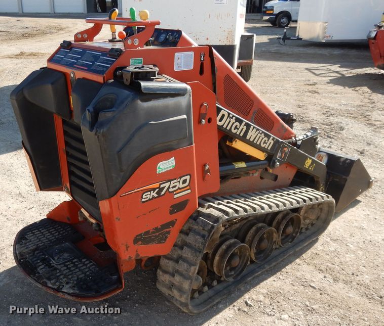 image for item DL2038 2015 Ditch Witch SK750  compact utility loader