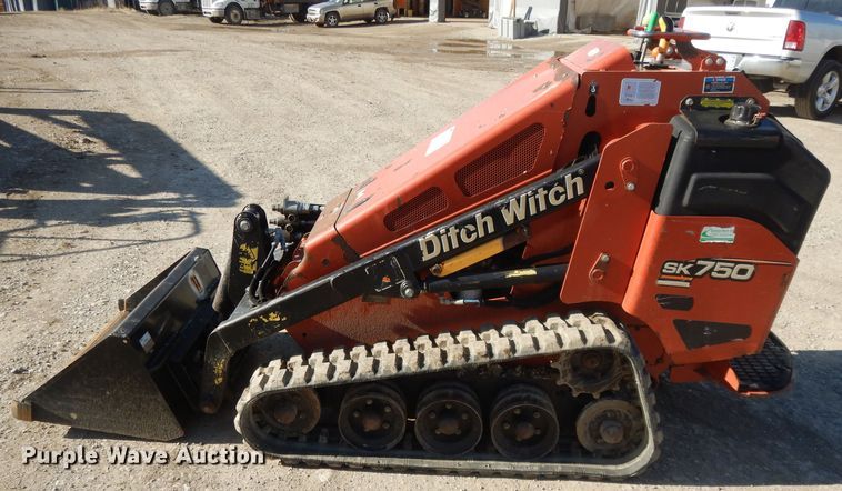 image for item DL2038 2015 Ditch Witch SK750  compact utility loader