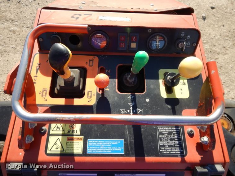 image for item DL2038 2015 Ditch Witch SK750  compact utility loader