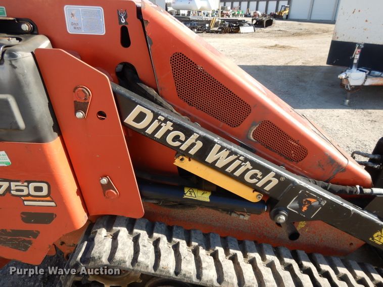 image for item DL2038 2015 Ditch Witch SK750  compact utility loader