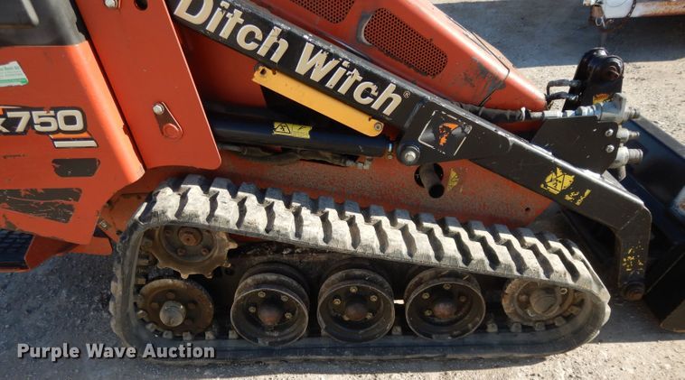 image for item DL2038 2015 Ditch Witch SK750  compact utility loader