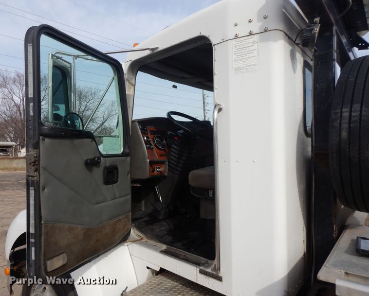 image for item DL2741 2003 Kenworth T300  rollback truck