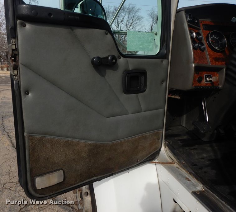 image for item DL2741 2003 Kenworth T300  rollback truck