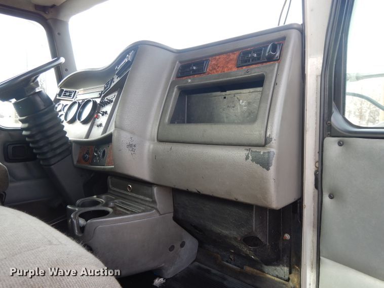 image for item DL2741 2003 Kenworth T300  rollback truck