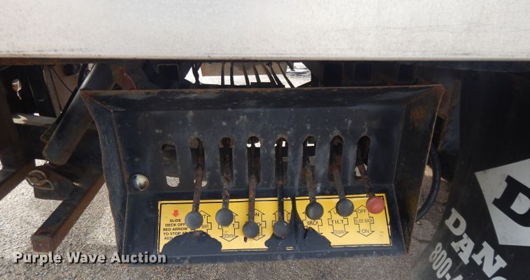 image for item DL2741 2003 Kenworth T300  rollback truck