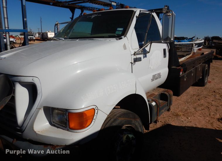 image for item EX9501 2001 Ford F650  flatbed truck