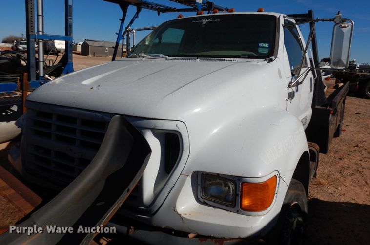 image for item EX9501 2001 Ford F650  flatbed truck