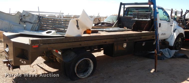 image for item EX9501 2001 Ford F650  flatbed truck