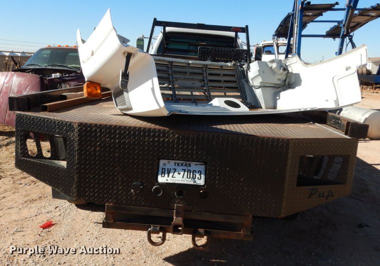image for item EX9501 2001 Ford F650  flatbed truck