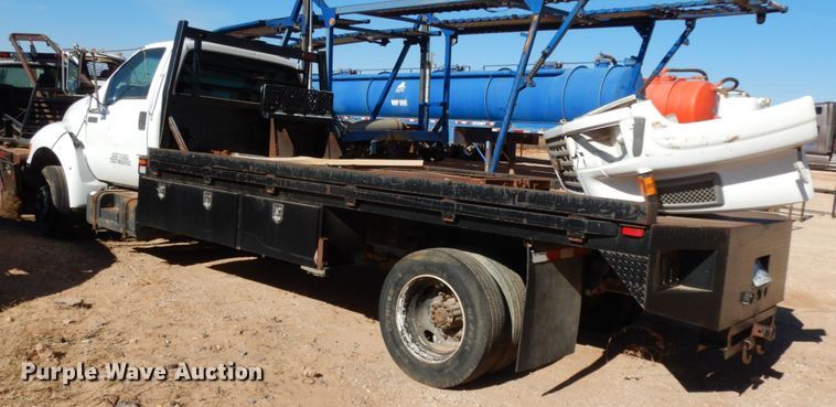 image for item EX9501 2001 Ford F650  flatbed truck