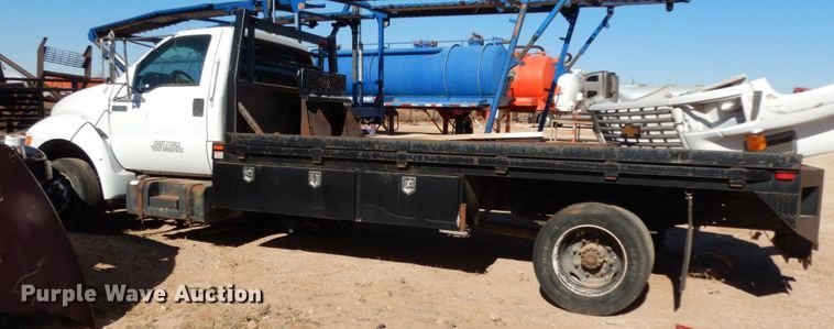 image for item EX9501 2001 Ford F650  flatbed truck