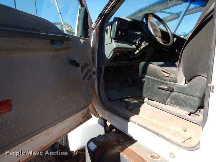 image for item EX9501 2001 Ford F650  flatbed truck