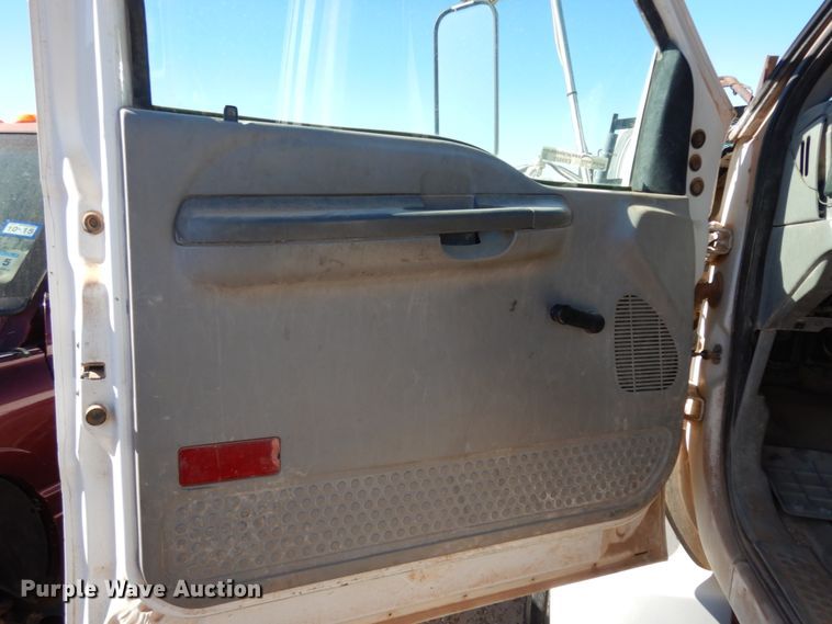 image for item EX9501 2001 Ford F650  flatbed truck