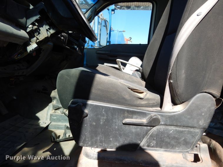 image for item EX9501 2001 Ford F650  flatbed truck