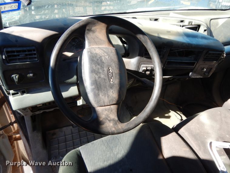 image for item EX9501 2001 Ford F650  flatbed truck