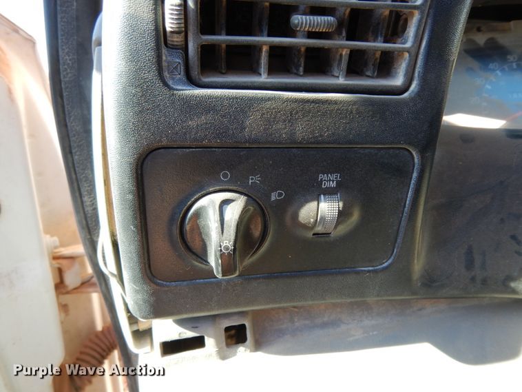 image for item EX9501 2001 Ford F650  flatbed truck