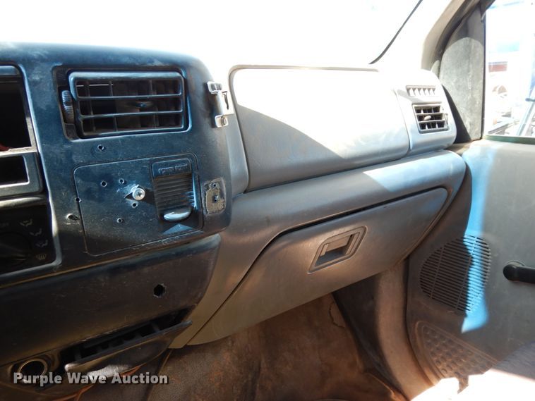 image for item EX9501 2001 Ford F650  flatbed truck