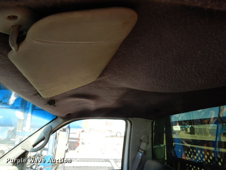 image for item EX9501 2001 Ford F650  flatbed truck