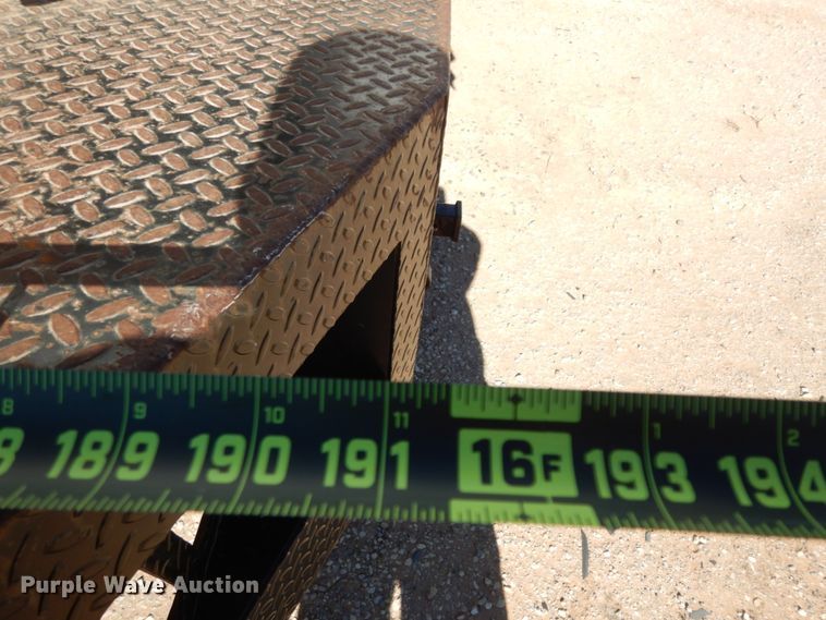 image for item EX9501 2001 Ford F650  flatbed truck