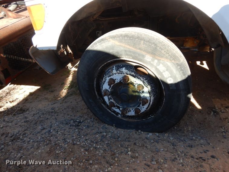 image for item EX9501 2001 Ford F650  flatbed truck