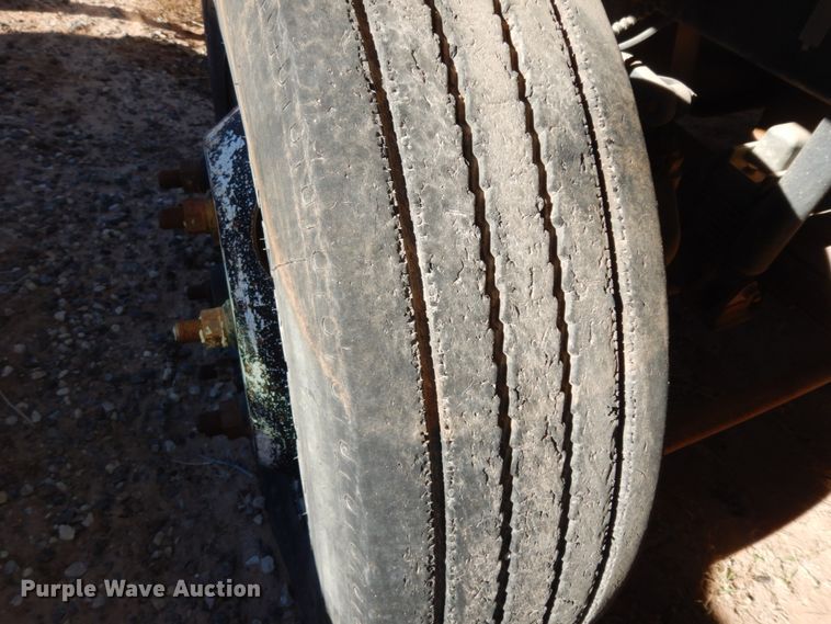 image for item EX9501 2001 Ford F650  flatbed truck