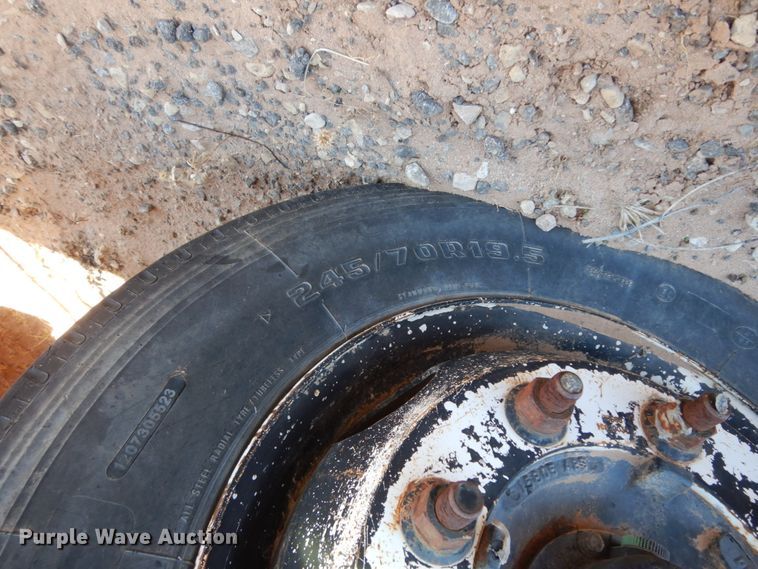 image for item EX9501 2001 Ford F650  flatbed truck