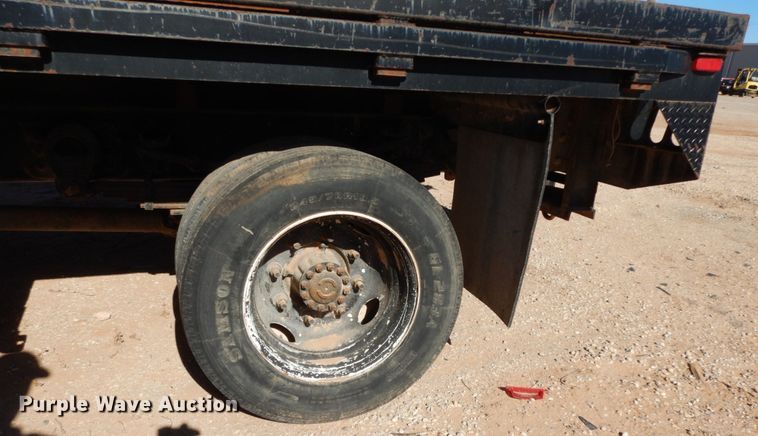 image for item EX9501 2001 Ford F650  flatbed truck