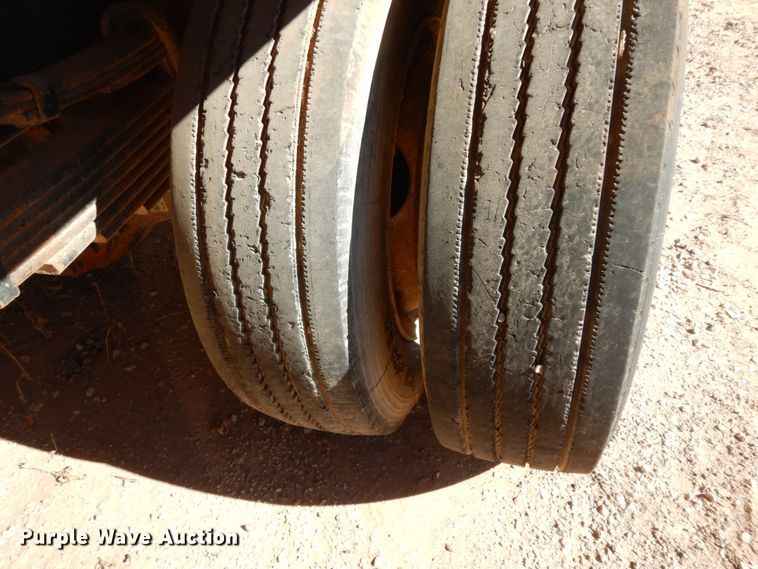 image for item EX9501 2001 Ford F650  flatbed truck