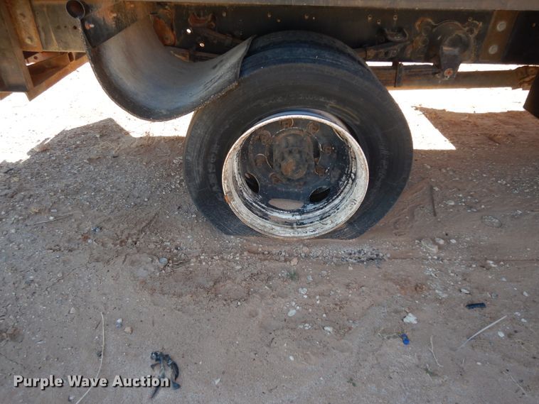 image for item EX9501 2001 Ford F650  flatbed truck