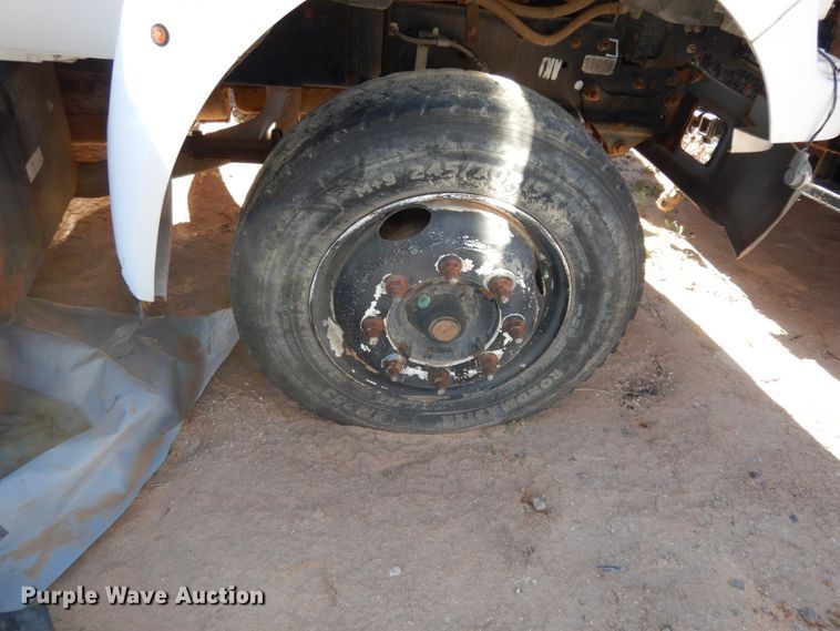 image for item EX9501 2001 Ford F650  flatbed truck