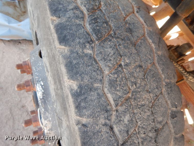 image for item EX9501 2001 Ford F650  flatbed truck