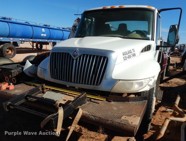 image for item EX9503 2002 International 4300  truck cab and chassis