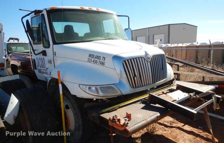 image for item EX9503 2002 International 4300  truck cab and chassis